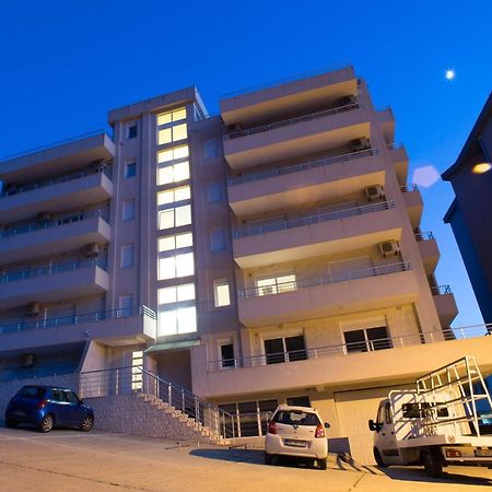 Becici Three-Bedroom Penthouse Apartment With Jacuzzi Exterior foto